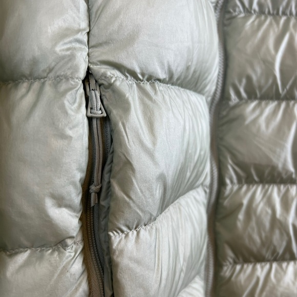 Aritizia | TNA | The New Little Puff | Size Large | Green | Packable | Hooded - Picture 8 of 12